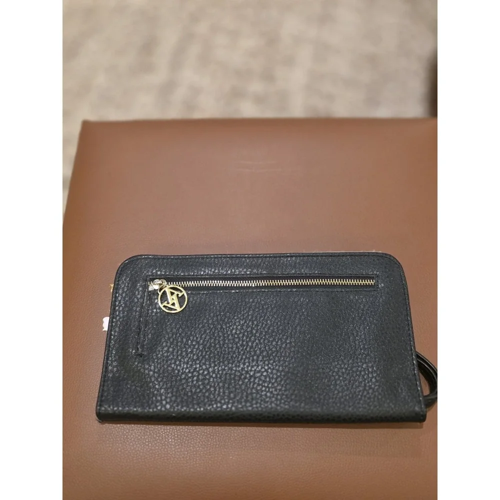 Adrienne‎ Vittadini Studio Charging Zip Around Wallet Wristlet Wallet in Black
